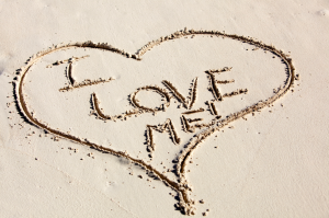 Heart in the sand with " I love me!" written inside